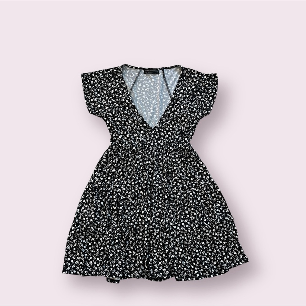 Urban Outfitters XS Black with White Floral Dress Spring Summer Mid Length Dress